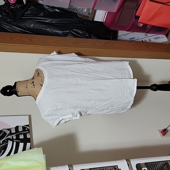 White xxl gap scoop neck tshirt with studded shoulders. - Picture 3 of 3